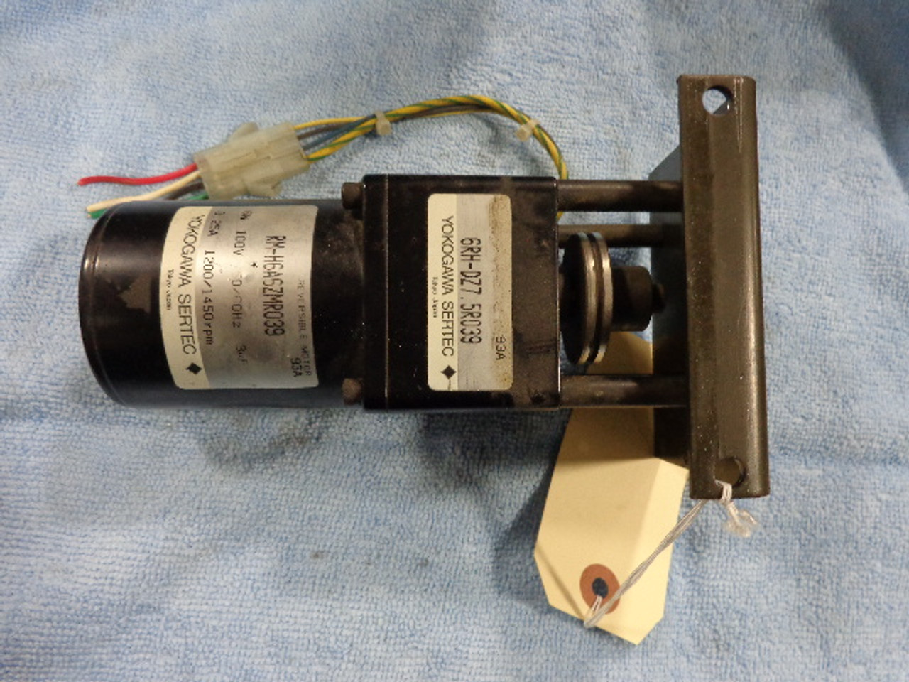 Yokogawa Sertec RM-H6A6ZMR039 Reversible Motor 6W 100V .25A 1200/1450RPM w/6RH-DZ7.5R039 Gear Reducer