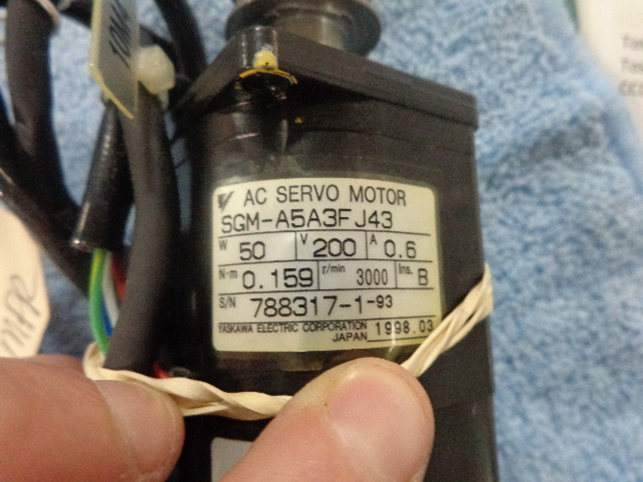 Yaskawa SGM-A5A3FJ43 AC Servo Motor2