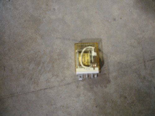 Idec RH2B-U DC 24V Relay