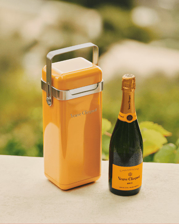 Veuve Clicquot Yellow Label in Cooler - Premier Champagne Veuve Clicquot Yellow Label in Cooler - Premier Champagne