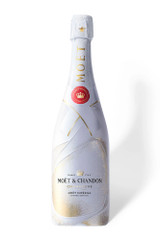 LOS NOVIOS CHAMPÁN MOET & CHANDON BRUT IMPERIAL DE AMOR EN CAJA DE MADERA -  REGALOS DE BODAS - Regalos originales para bodas. Alcohol una dedicación 