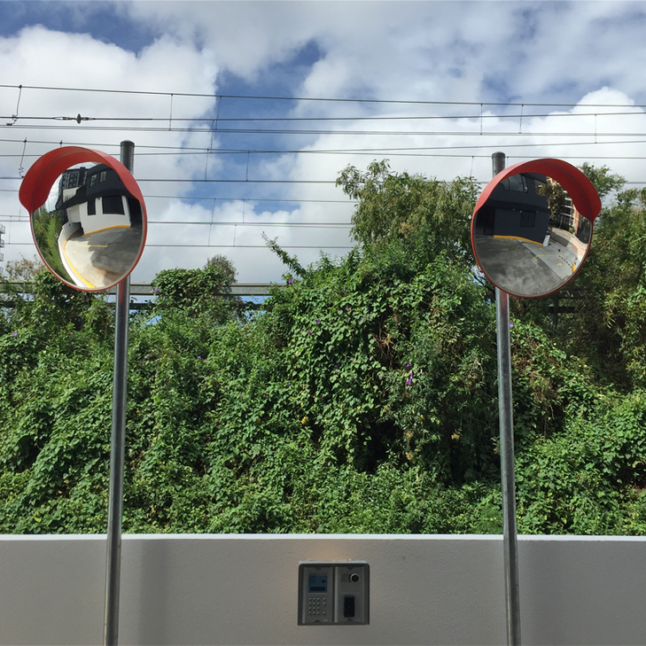 800mm diameter with wall mount & 76mm post bracket