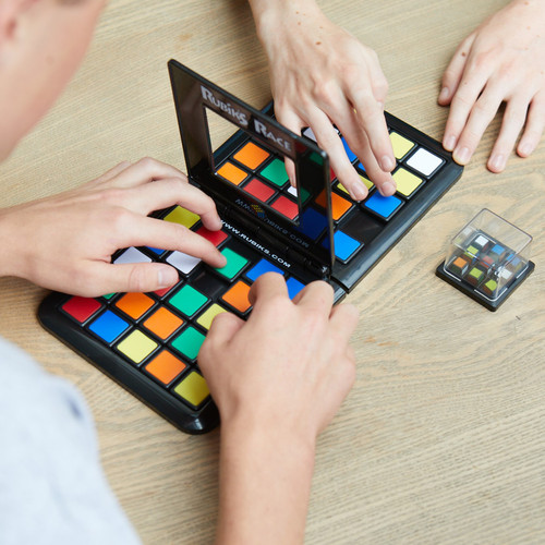 Rubik's Race gameplay