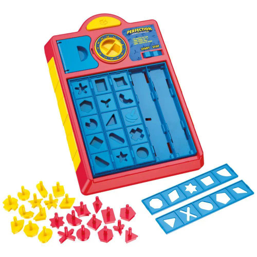The game components, including a board, five trays and pieces in two colors