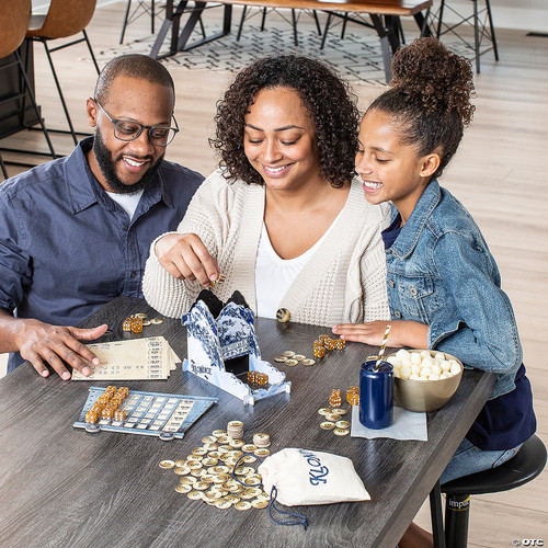 A family plays Klondice