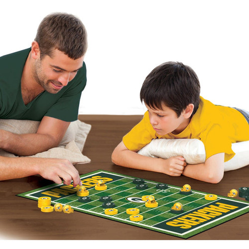 lifestyle image of two players playing Packer Checkers