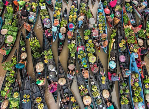 Puzzle image, depicting canoes full of produce from above