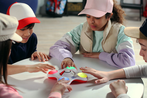 kids playing Pokemon Trainer Trivia 