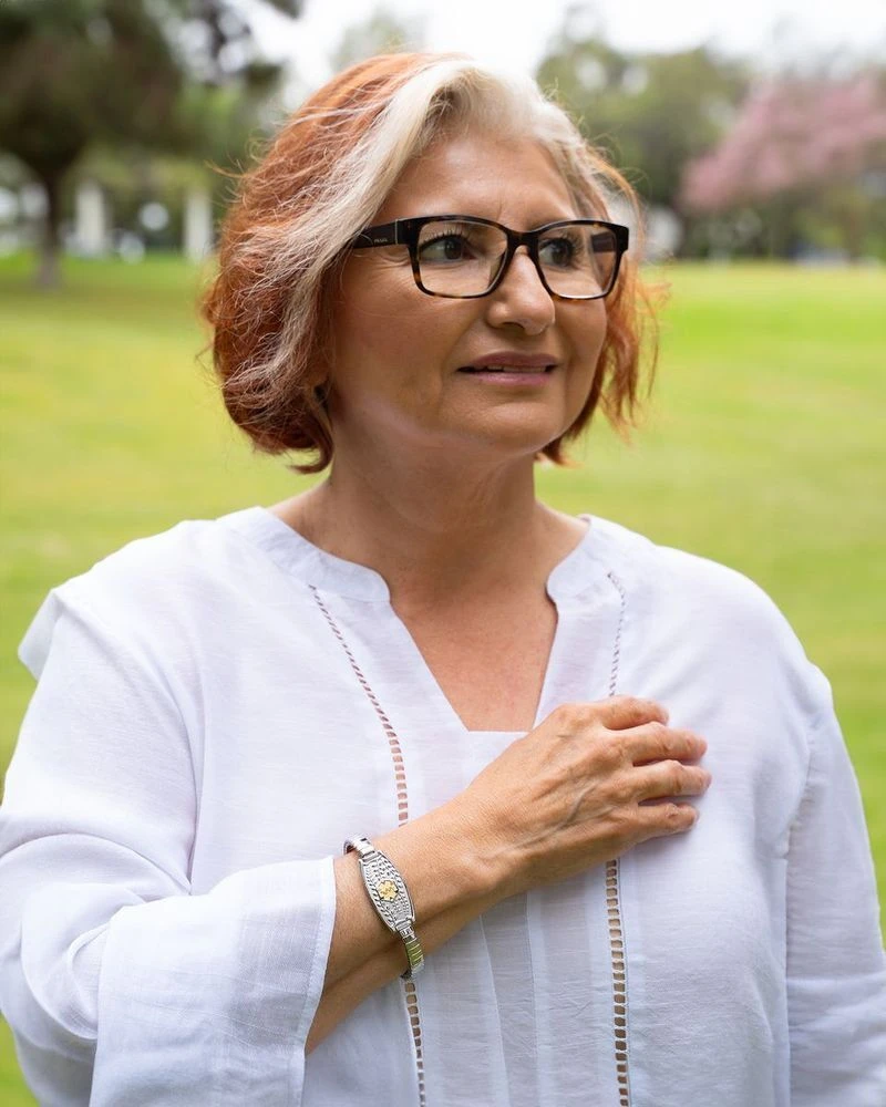 Senior woman wearing a Divoti medical ID bracelet