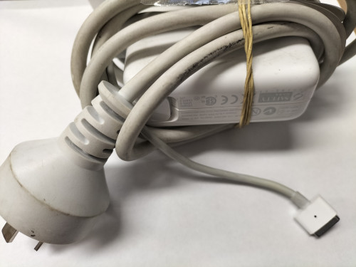 Apple 60W MagSafe Power Adapter (A1184)