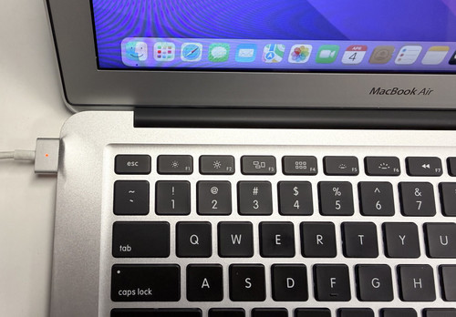 Apple MacBook Air 13-Inch Intel core i5 1.8GHz 8GB RAM 256GB SSD 2017