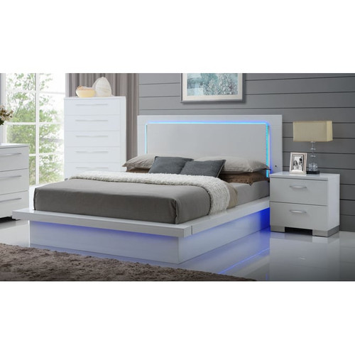 New Classic Furniture Sapphire White 2pc Bedroom Set with King Bed