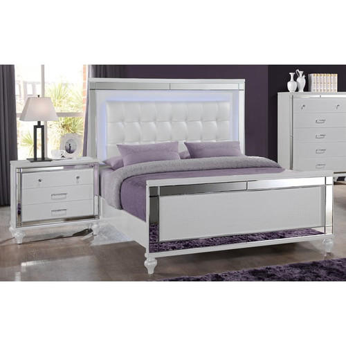 New Classic Furniture Valentino White 2pc Bedroom Set with King Bed