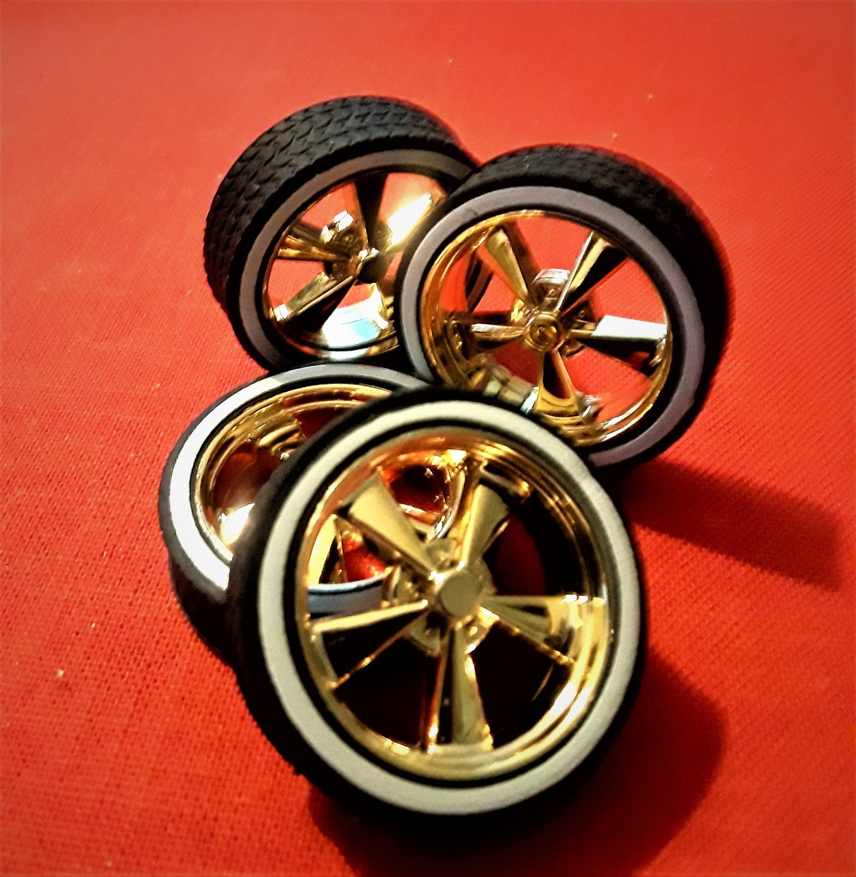 1 18 Scale Old School Og Blvd Gold Rims With Whitewall Tires Hoppin Hydros