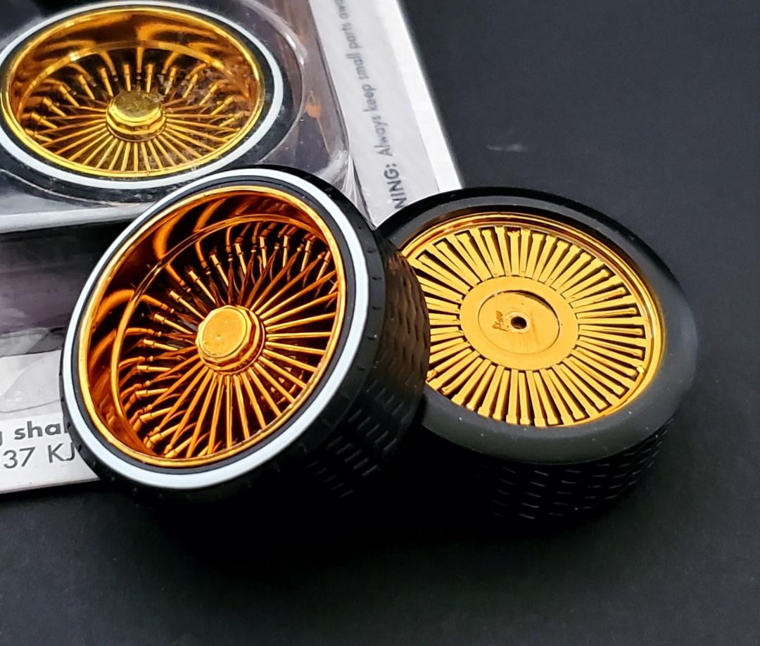 1/18 SUPER SPOKES GOLD LOWRIDER Wheels OCTOS K/O & LOW PRO WW Tire Set