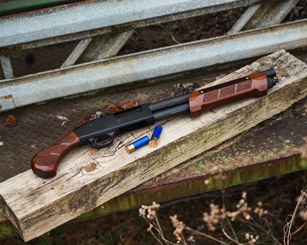 Woox Walnut Gladiatore Club Grip + Fore End Kit for Remington 870