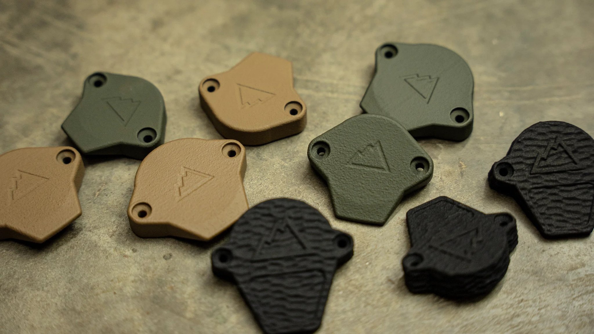 The LightCap is designed with an integral lever that allows the shooter to flip the LightCap off the bezel of the light for rapid deployment of the white light. The included ranger band allows the LightCap to be retained near the bezel when removed so that it can be quickly placed back over the bezel.

