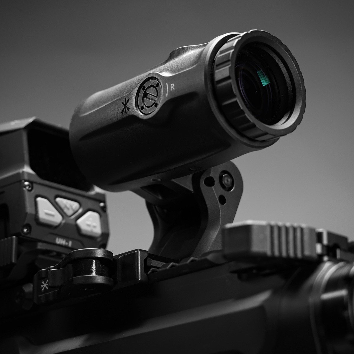 The FAST FTC 4X is the first integrated magnifier available on the market, bringing the magnifier up to a 2.26 optical centerline from the rail. Integrating the mount with the optic shaves weight, increases strength and ensures streamlined functionality with no occlusion of the primary optic when stowed. The optical glass provides a clear and durable sighting solution while UNITYs FTC (flip-to-center) technology allows for easy stowage when not in use. Designed for use with a red dot mounted at the same height, the FAST FTC 4X provides ultimate picture clarity, utilizing the red dot in the primary optic as the aiming reticle. This allows the shooter to shift between non-magnified (stowed) and magnified aiming without re-zeroing the optic. The magnifier can be mounted on multiple weapons platforms behind a red dot sight or used as a hand-held monocular. It comes standard with a FAST QD Lever.