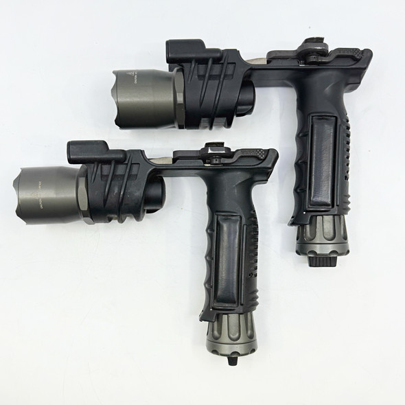 SureFire M900A Millennium Vertical Foregrip WeaponLight, w/ ARMS Lever Mount, Police Trade