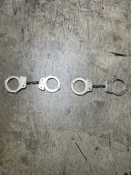 Smith & Wesson Model 100 Chain Handcuffs, Nickel, Open Box
