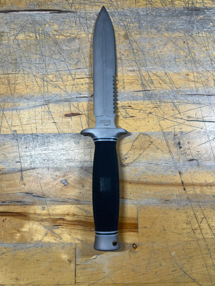 SOG D26B Daggert 2 Bead Blasted Double Edge, Partially Serrated Blade