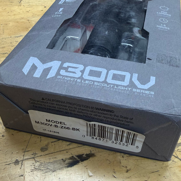 SureFire M300V Vampire Scout Light 250-Lumens Black Weapon Light, New/Old Stock