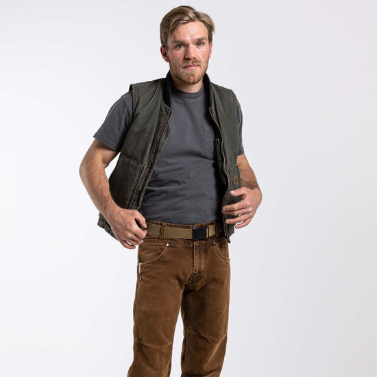 Strong and durable doesn't have to mean bulky and heavy. Built to function as a tool, the Hardware belt's controlled performance stretch delivers durability that fends off abrasion, with stiffness to carry your tools of the trade. Brought together with our highest tensile strength buckle, the Hardware belt is designed to increase comfort and free the movement of those that go hard.