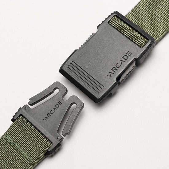 Strong and durable doesn't have to mean bulky and heavy. Built to function as a tool, the Hardware belt's controlled performance stretch delivers durability that fends off abrasion, with stiffness to carry your tools of the trade. Brought together with our highest tensile strength buckle, the Hardware belt is designed to increase comfort and free the movement of those that go hard.