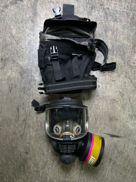 Scott M120 CBRN Facepiece 013022 Gas Mask w/ Expired Filter and Bag, Never Issued, Police Trade
