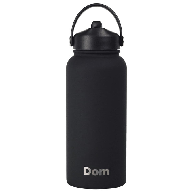 A drink bottle in matte black with a rubber-coated finish and a handle on the lid. It features a logo.