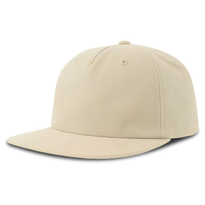 A beige flat peak cap made from organic cotton, featuring a solid design and a logo on the front.