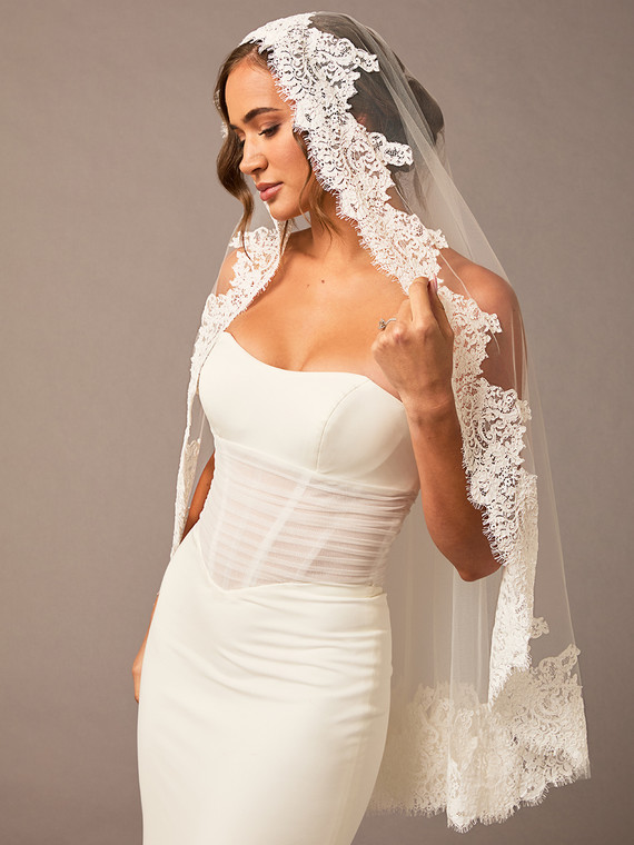 Single Fingertip Mantilla Bridal Veil | V2694SF-M