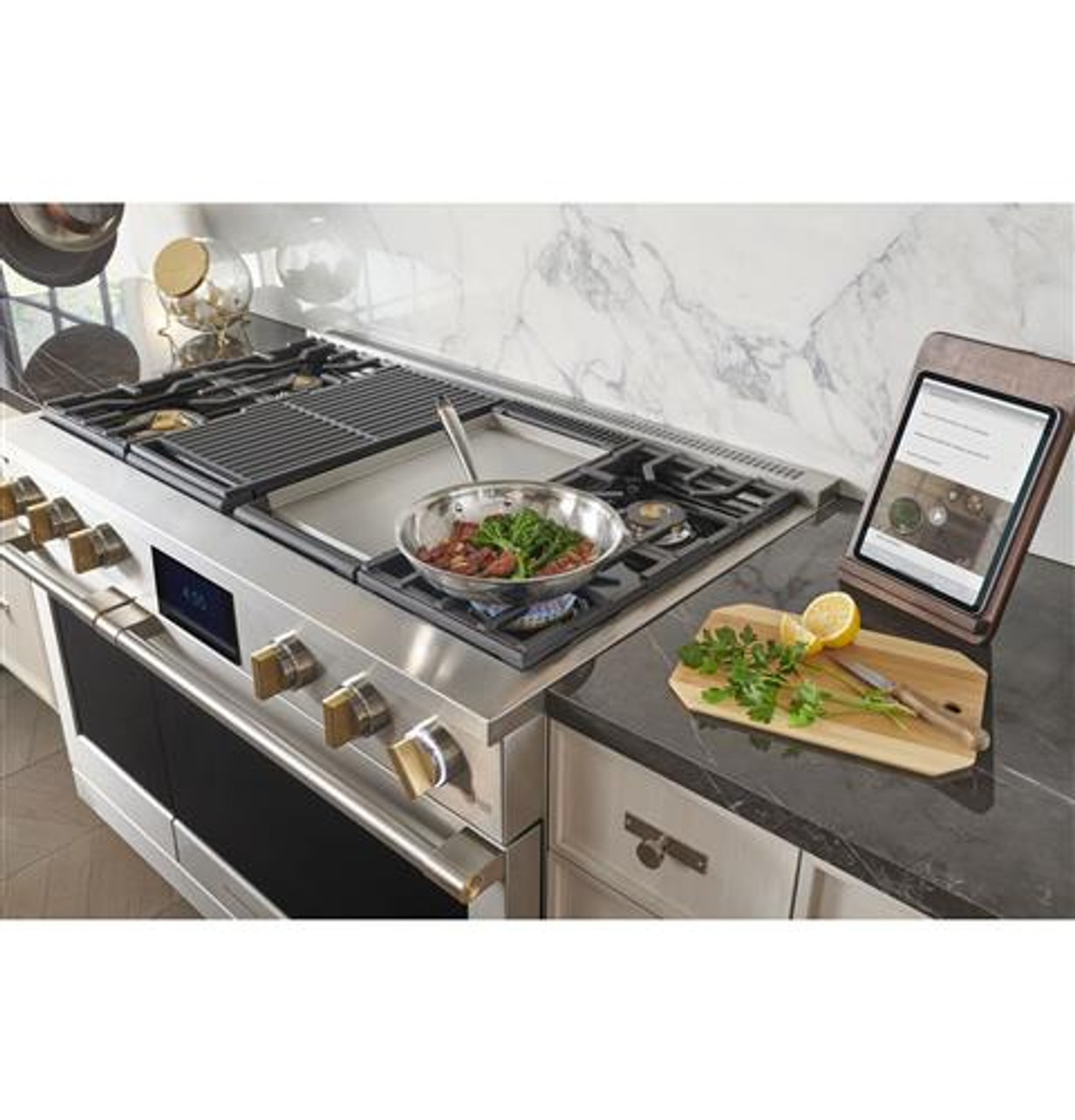 Monogram 36 Built-in Gas Cooktop w/ 4-Burners and Center Griddle SS  Stainless