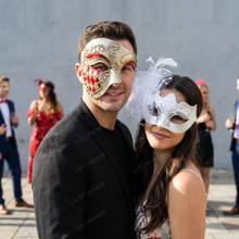Elegant Venetian Crackle And White Feather Tulle Couples Masquerade Masks - Red Gold White