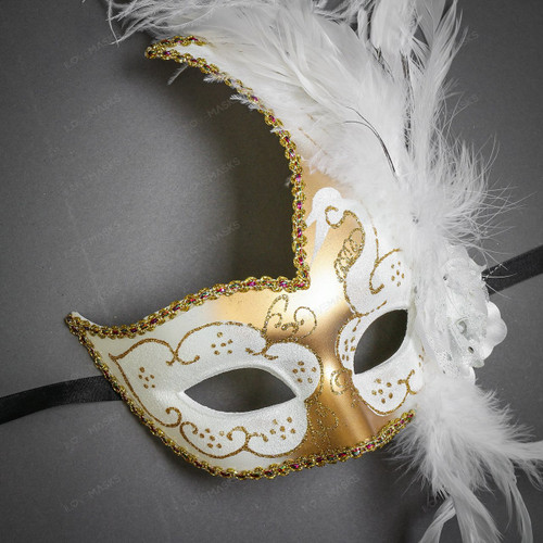 Feathered Cigno Masquerade Mask – White and Gold