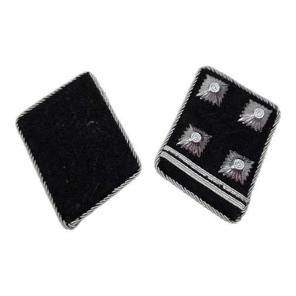 Reproduction SS Obersturmführer collar tab set