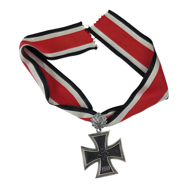 Reproduction Knights Cross w/ Oak Leaves