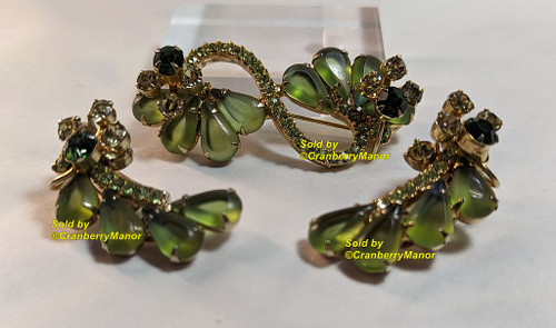 Juliana D&E Brooch Earrings Frosted Green Tear Drop Pear Pin Vintage Delizza Elster Designer Jewelry