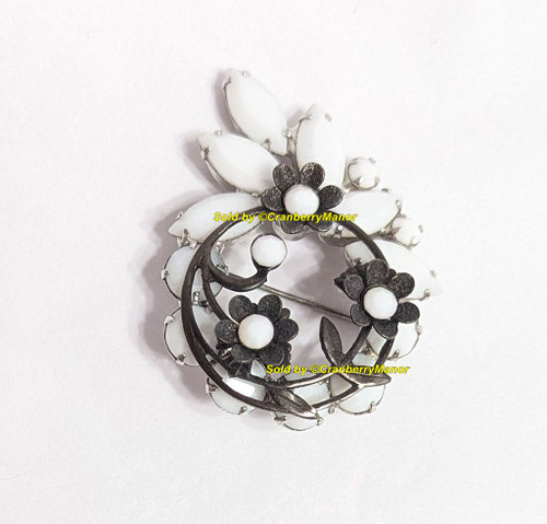 Brooch White Milk Glass Brooch Wire Flower Wreath Pin Vintage Designer Jewelry Mid Century Fashion Gift Juliana D&E