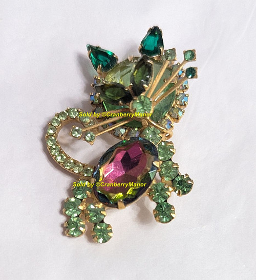Juliana D&E Kitty Cat Brooch Standing Emerald Peridot Green Rivoli Pin Vintage DeLizza Elster Designer Fashion Jewelry Gift