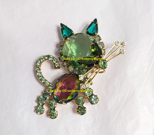 Juliana D&E Kitty Cat Brooch Standing Emerald Green Rivoli Pin Vintage DeLizza Elster Designer Fashion Jewelry Gift