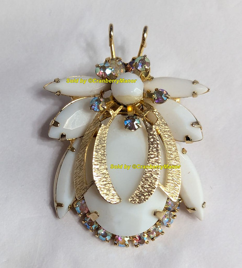 Juliana D&E Brooch Milk Glass Beetle Bug 3 Wing Vintage DeLizza Elster Designer Jewelry G