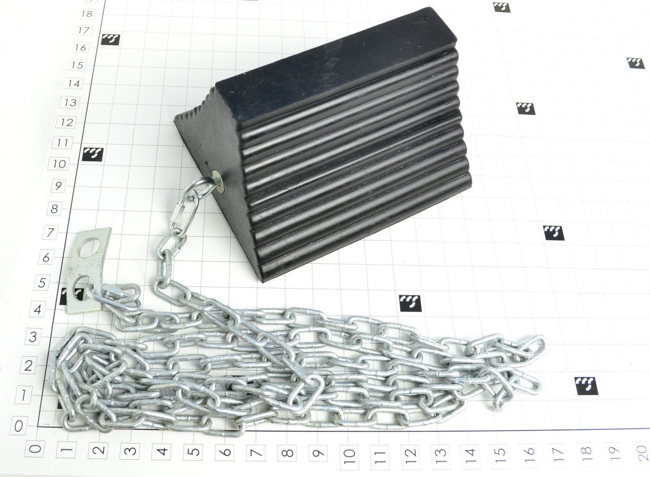 MFWC1002W/C: WHEEL CHOCK, MOLDED W/10' CHAIN