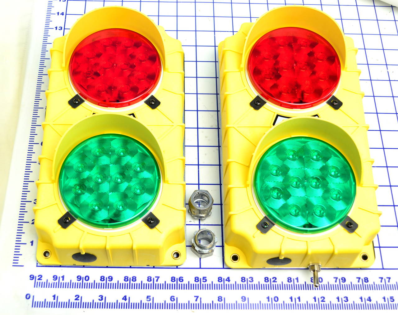SG30-24RG-LED: LIGHT ASSY, INSIDE/OUTSIDE, RED/GREEN, YELLOW BODY, 24V, LED, W/ SWITCH