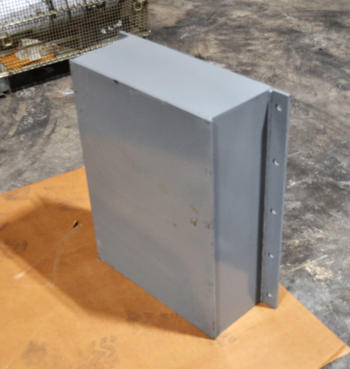 TRKLOKPROJ-8: 8" HOOK RESTRAINT PROJECTION BRKT. 19-1/2"W X 26"H