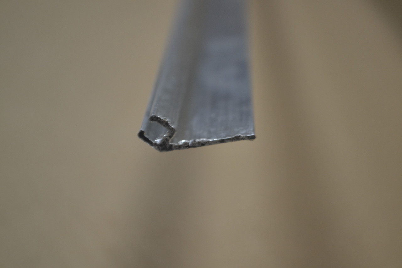 WGA0845: RETAINER, SLIM, W/45Â°- 5/8"LEG SLIM LINE, 10'-2" OAL