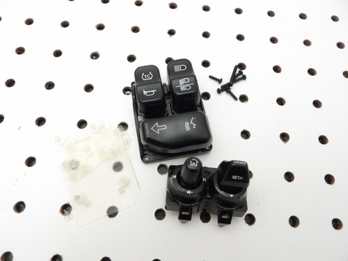 Harley-Davidson 19-20 Tri-Glide OEM Left Handlebar Switch Buttons 71500048