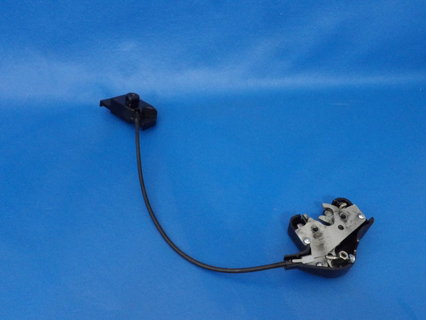 Harley-Davidson 17-25 Freewheeler OEM Cable Latch Assembly 53000356