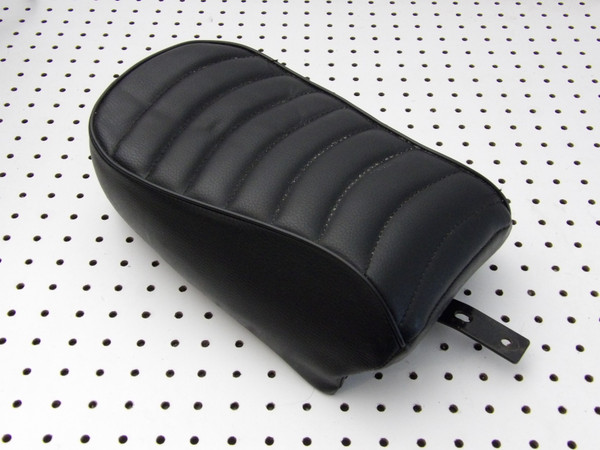 Harley-Davidson 10-22 Sportster OEM Tuck & Roll Passenger Pillion