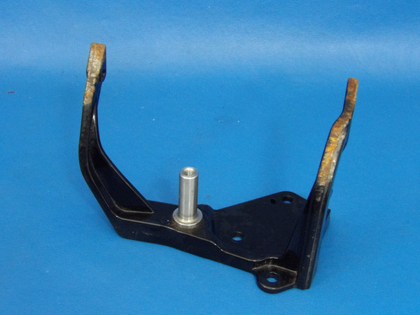 Harley-Davidson 00-09 Softail Heritage Right Front Footboard Bracket 50600026